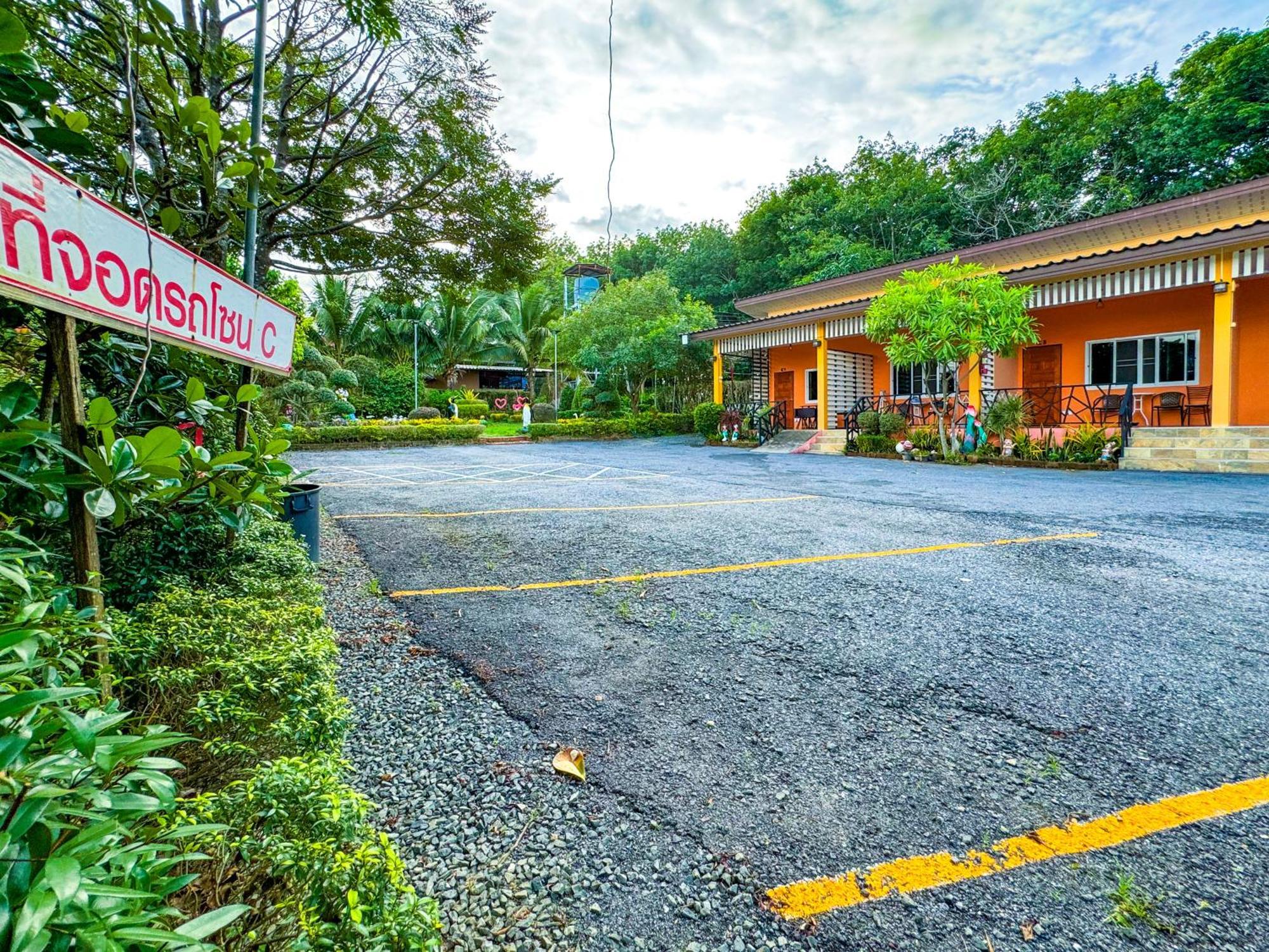Hotel Baan Suan Mee Tang Chanthaburi Exterior foto